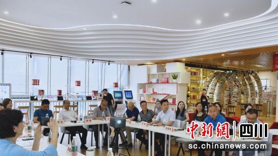 17xЇ(gu)硪˼x(sh)`ӑ(hu)ڳɶЌW(xu)(x)(qing)(gu)}օ^(q)ɹe(Ĵʡ(hu)l(f)չM(jn)(hu)˼(sh)`ί(hu)D)