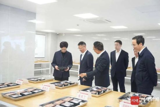  1112ʡίӛʡLʩСe¿ʳƷ޹˾{(dio)ЬF(xin)ɫiB(yng)ֳӹȫa(chn)I(y)朅f(xi)ͬl(f)չ(lin)r(nng)r(nng)¸r