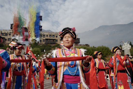 《盛情迎接》 華俁涵/攝 《盛情迎接》 華俁涵/攝