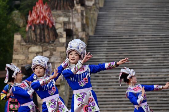 《載歌載舞慶羌年》 華俁涵/攝 《載歌載舞慶羌年》 華俁涵/攝