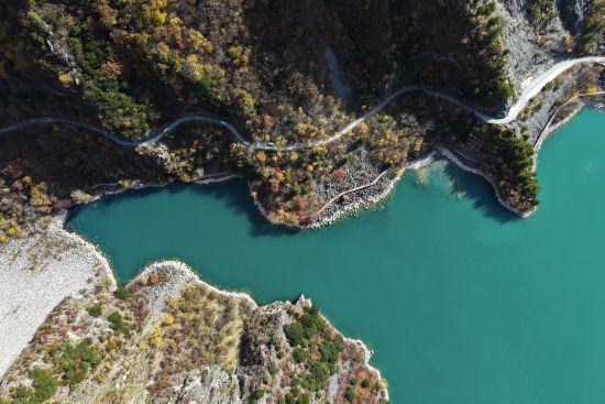《松坪溝風(fēng)景區(qū)美景如畫》 董寧/攝 《松坪溝風(fēng)景區(qū)美景如畫》 董寧/攝