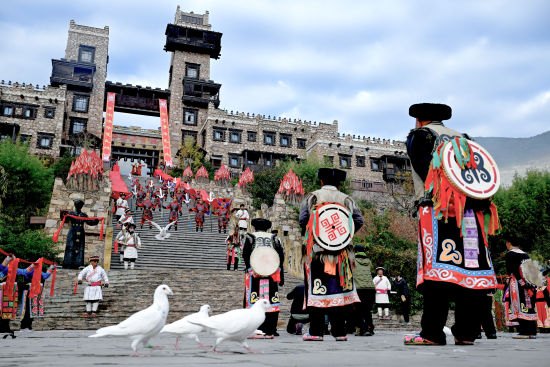 《四川茂縣羌?xì)v新年開城門慶祝儀式》 羅滔/攝 《四川茂縣羌?xì)v新年開城門慶祝儀式》 羅滔/攝