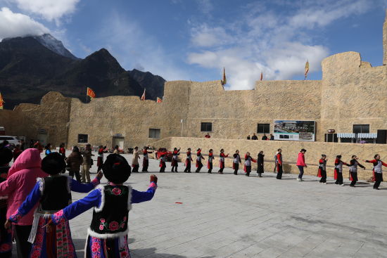 ������f�� �~��/�z