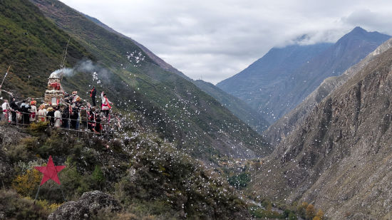 ��������ɽ��e�м���������ӡ� �����A/�z 