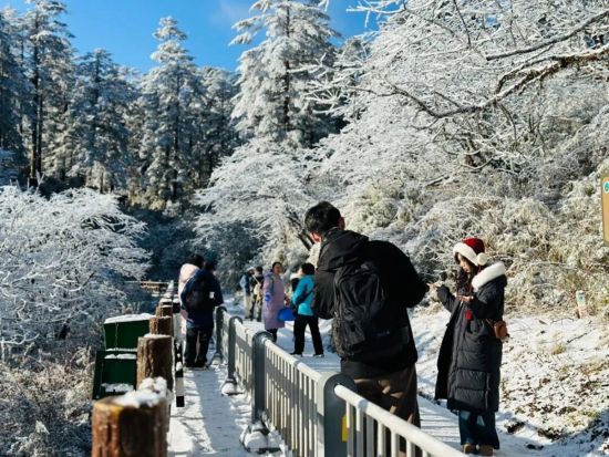 瓦屋山景區(qū)連續(xù)兩日接待游客達上限 瓦屋山景區(qū)連續(xù)兩日接待游客達上限