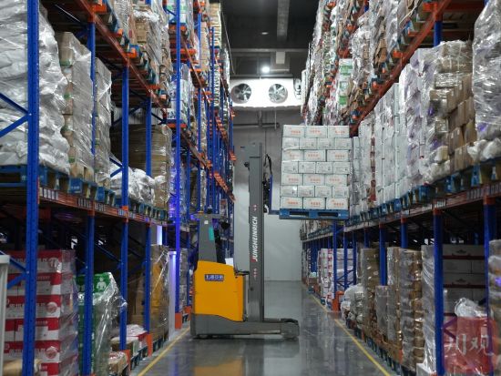 ����18��Ă}�������������ڶѷŁ���ȫ��ă�(y��u)�|(zh��)��Ʒ��(�f�S �zӰ)