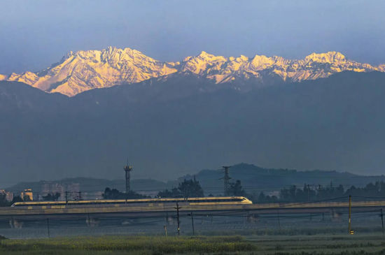 ��ѩɽ�µĹ��@���С��ѳɞ�ɶ���������Ƭ����־�� �z