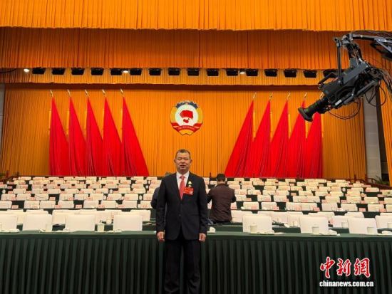 ���D������������������ ���D