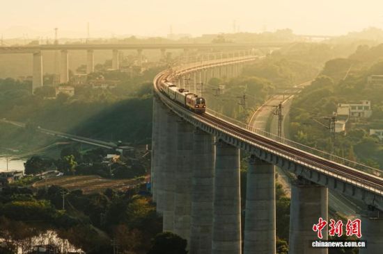 �D��2025��12��25�����Ĵ�¡�����o���������F·�_ͨ�\�I��������F ���D