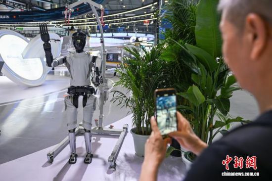 2025��6��11�����ڶ��á�һ��һ·���Ƽ�����������Ĵ��ɶ��_Ļ����������Ҫ�M�ɲ��ֵ� ��һ��һ·�� �Ƽ���(chu��ng)�³ɹ�չ�������م��^�ߴ����ա���ӛ�� ���ҿ� �z