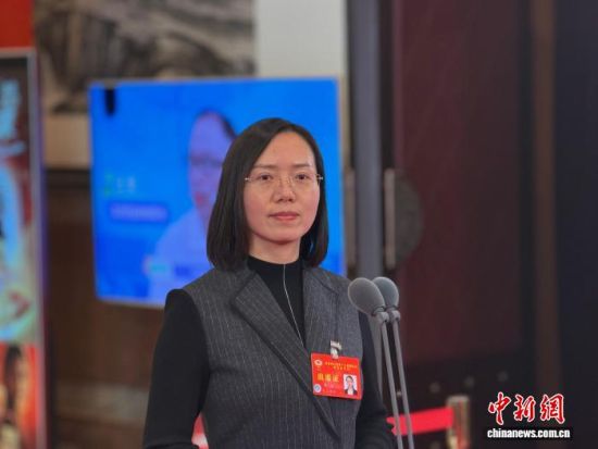 ���Ĵ�ʡ���f(xi��)ʮ�����ĴΕ��h��ί�Tͨ�������w���L���(d��ng)�ڶ���5���ڳɶ��e�����Ĵ�ʡ���f(xi��)ί�T�������W(xu��)���ɽ��ί������ί����䓼��F(tu��n)������C���޹�˾̼�������O(ji��n)�S�ƴ�ӛ�߆�����ӛ�� ����ͩ �z